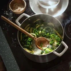 FISKARS Keukenapparatuur - Pan Met Deksel, Inhoud 5 L 1067640 17 FISKARS Keukenapparatuur - Pan Met Deksel, Inhoud 5 L 1067640 -SANITINO WINKEL 2d3daf1a9f5fcd21754141f8