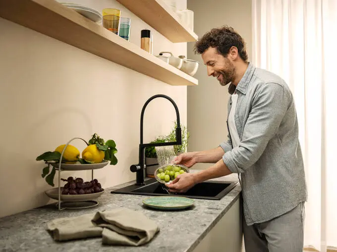 Hansgrohe Talis Select M54 PowderSpray - Keukenkraan Met Flexibele Arm En Vuistdouche, EcoSmart, Geborsteld Zwart Chroom 72861340 5 Hansgrohe Talis Select M54 PowderSpray - Keukenkraan Met Flexibele Arm En Vuistdouche, EcoSmart, Geborsteld Zwart Chroom 72861340 - Afbeelding 3