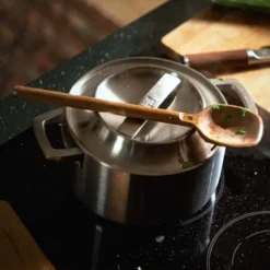 FISKARS Keukenapparatuur - Pan Met Deksel, Inhoud 3 L 1067639 -SANITINO WINKEL 79b760127f72b1bfecb4e51d