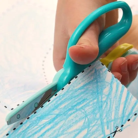 FISKARS - Kinderschaar, Voor Rechts-/linkshandigen, Lengte 17 Cm, Blauw 1064068 10 FISKARS - Kinderschaar, Voor Rechts-/linkshandigen, Lengte 17 Cm, Blauw 1064068 - Afbeelding 8