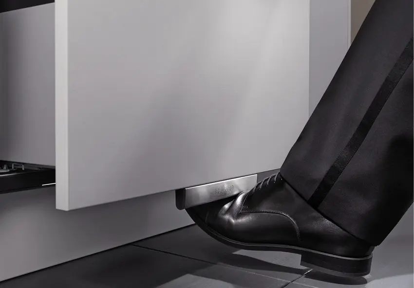 Blanco Accessoires - Movex Voetbediening Voor Alle Afvalsystemen Met Uittrekbare Voorkant 519357 5 Blanco Accessoires - Movex Voetbediening Voor Alle Afvalsystemen Met Uittrekbare Voorkant 519357 - Afbeelding 3