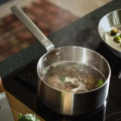 FISKARS Keukenapparatuur - Braadpan Met Deksel, Inhoud 2,5 L 1067638 -SANITINO WINKEL b8428df27dcb715673f48206