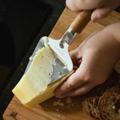 FISKARS Keukenapparatuur - Kaasschaaf Voor Harde Kaas 1065248 -SANITINO WINKEL d7140f84024b2637c777dd8f